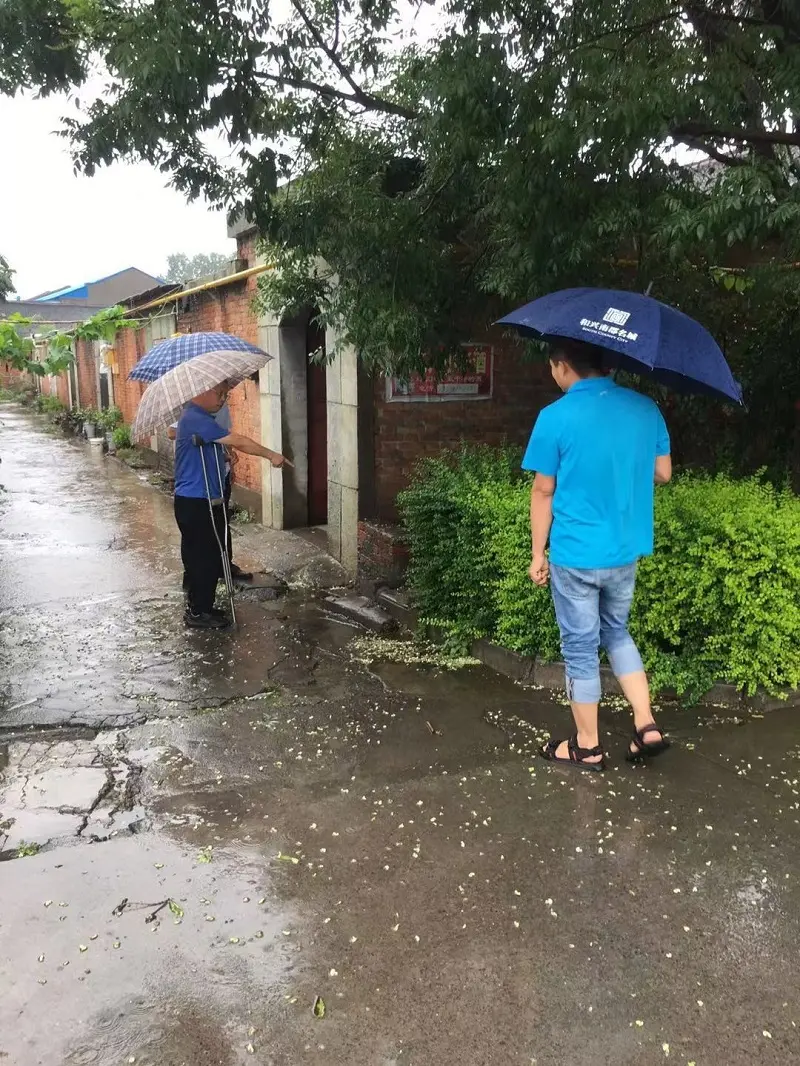 密切關注居民區水位